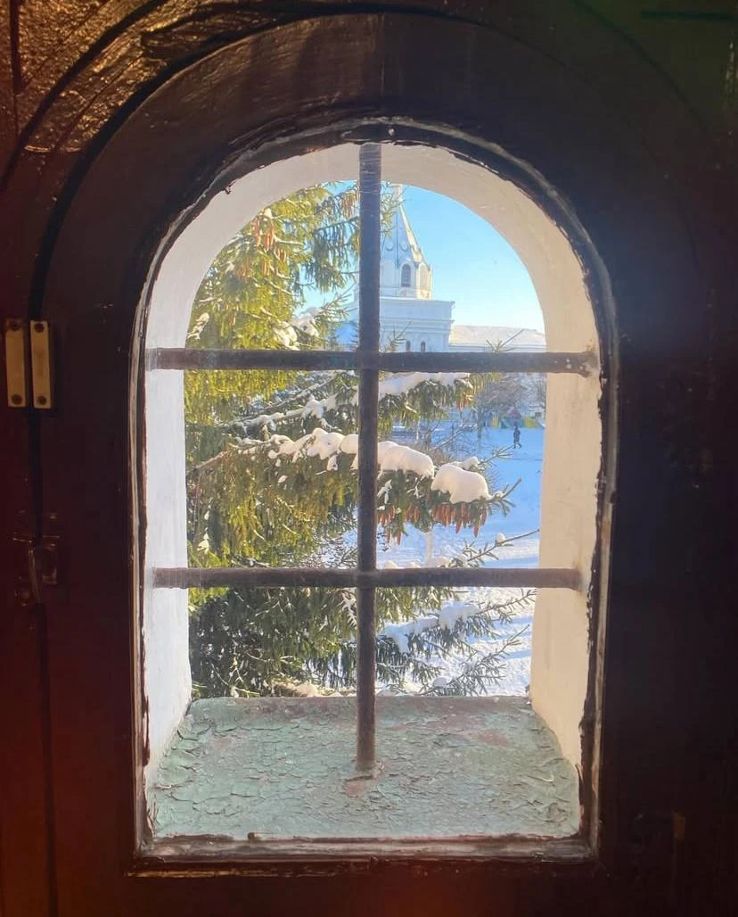 Наша взрослая семейная группа из четырех человек давно мечтала отметить новогодние праздники вместе, поэтому возникла идея