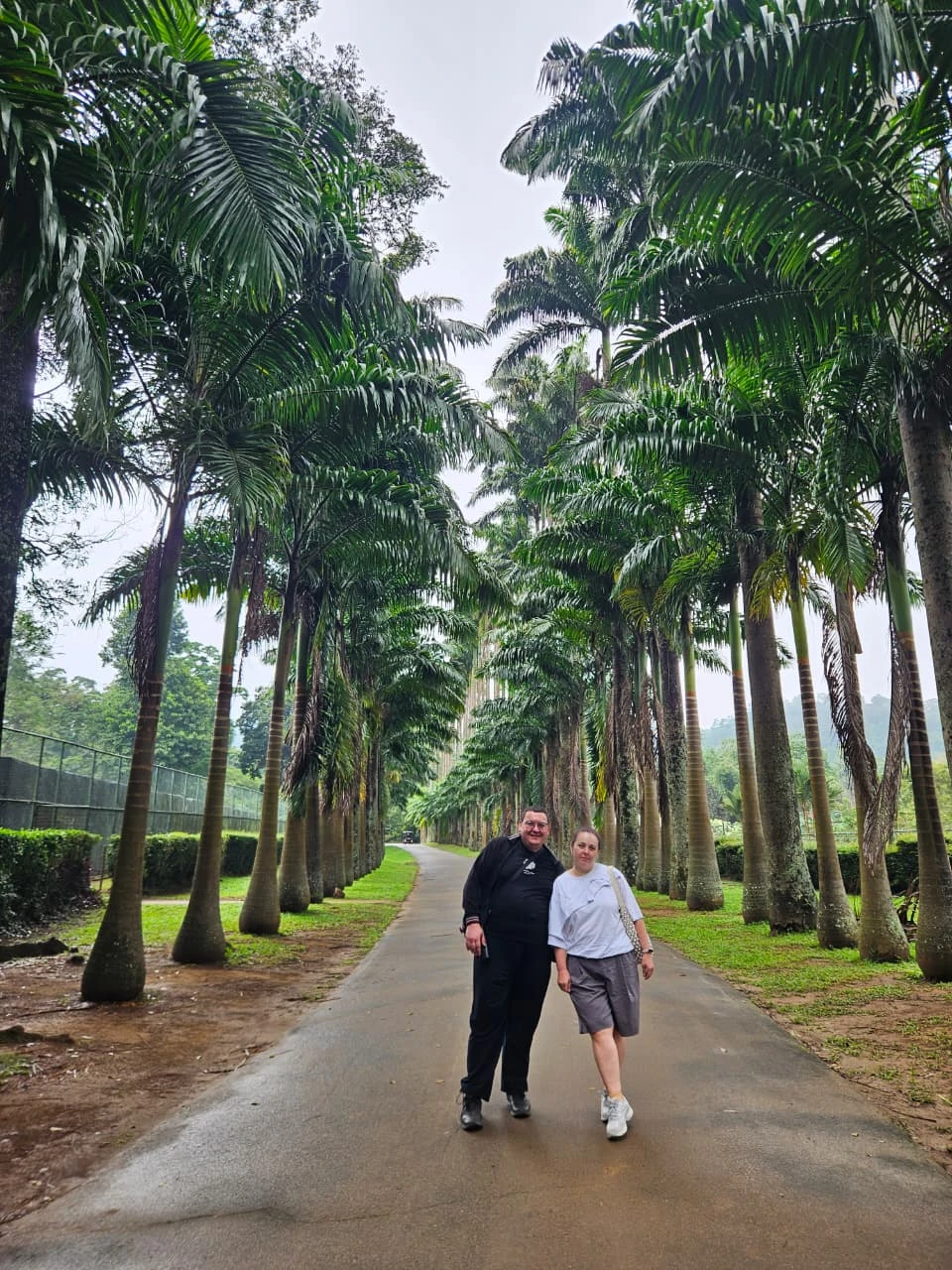 Ездили вдвоем с женой на экскурсию в 2 дня. Все понравилось: хорошая машина, интересные места. Особенно