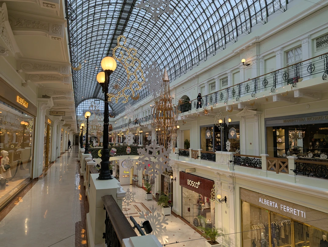 Экскурсия очень понравилась! В первую очередь хотелось бы отменить общую структуру, то, как темы перетекают одна