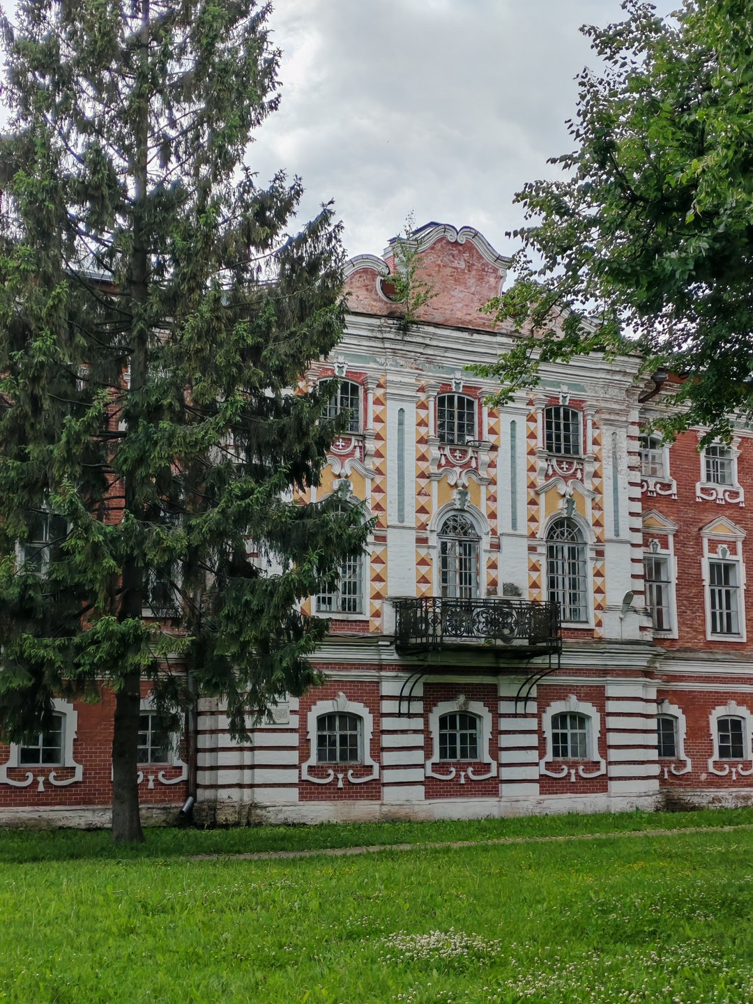 Ольга великолепно владеет материалом, маршрут продуман до мелочей, получили много положительных эмоций. Спасибо!