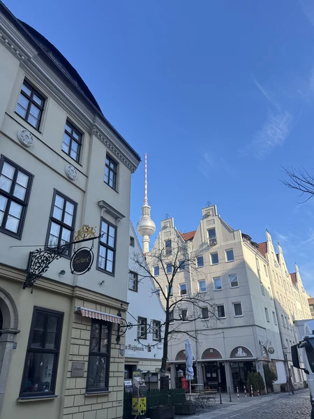 у нас получилась индивидуальная экскурсия. гид Неля заворожила своим интреснейшим рассказом, что 2 часа прошло как