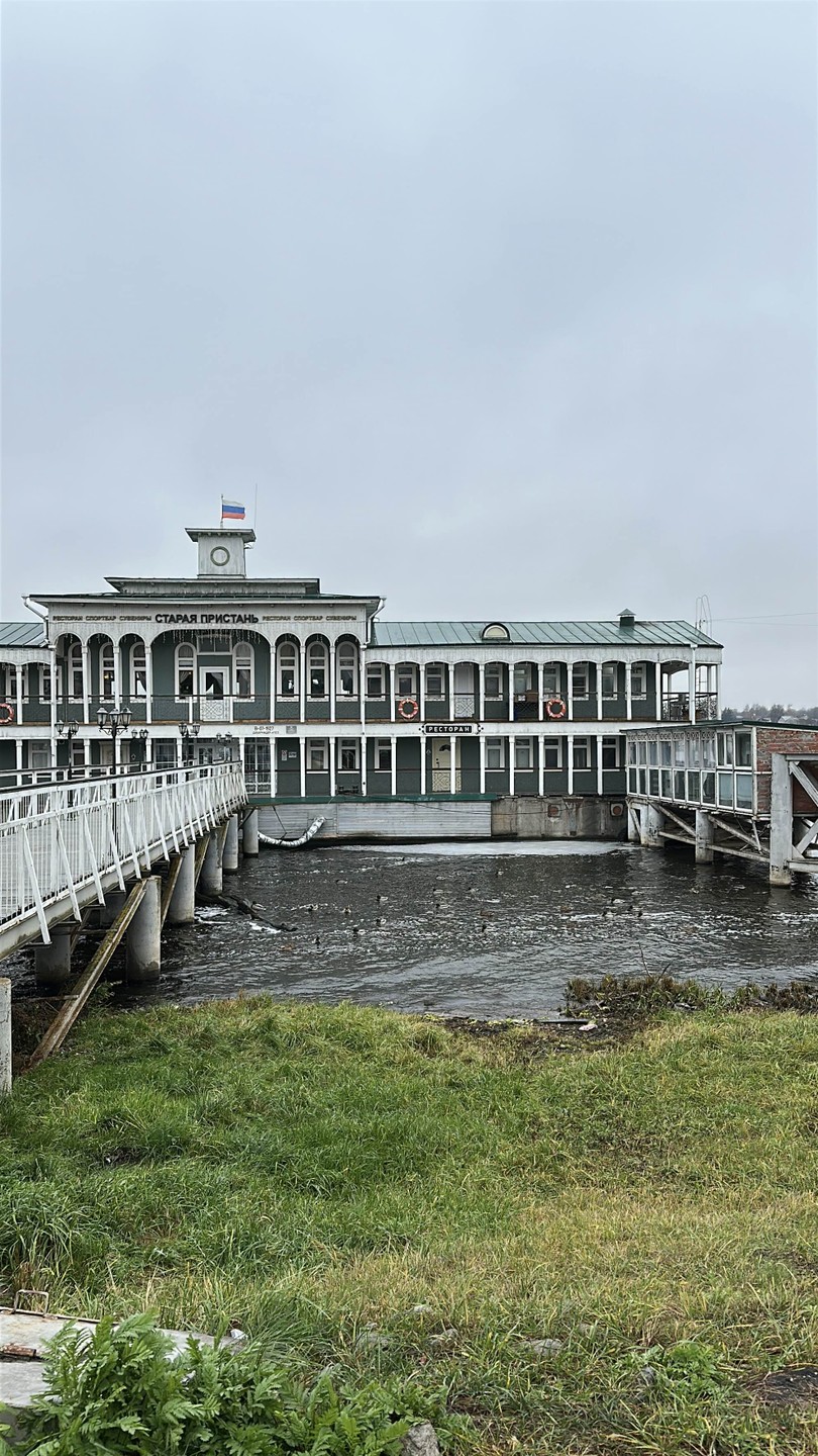 Ирина, хороший экскурсовод. Адаптировала экскурсионную прогулку под наши запросы, отвечала на неожиданные вопросы достойно. Помогла получить