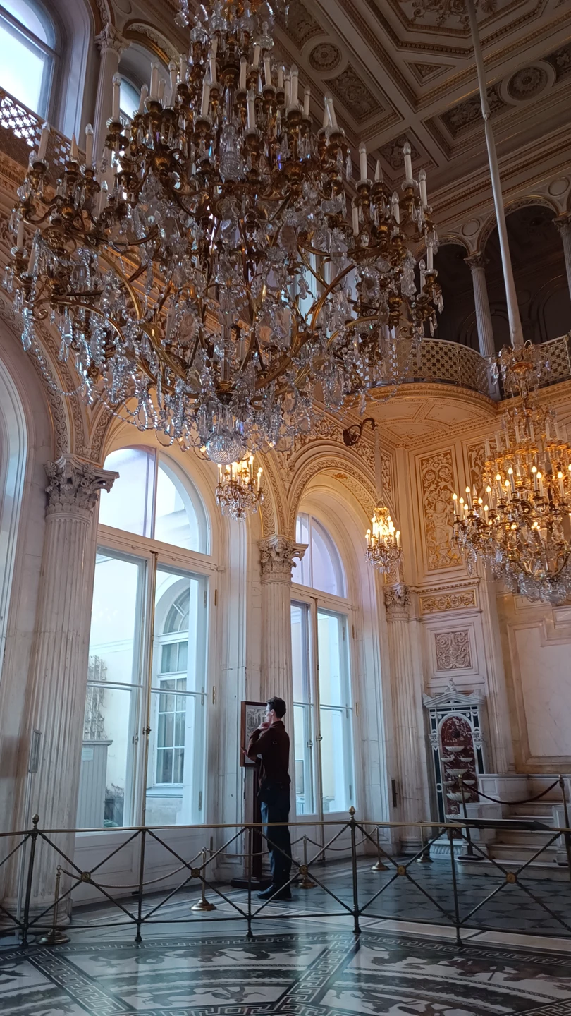 Потрясающая экскурсия! Насыщенная, но не перегруженная. Спасибо очаровательной Виктории за увлекательную прогулку! Идеальная программа для знакомства