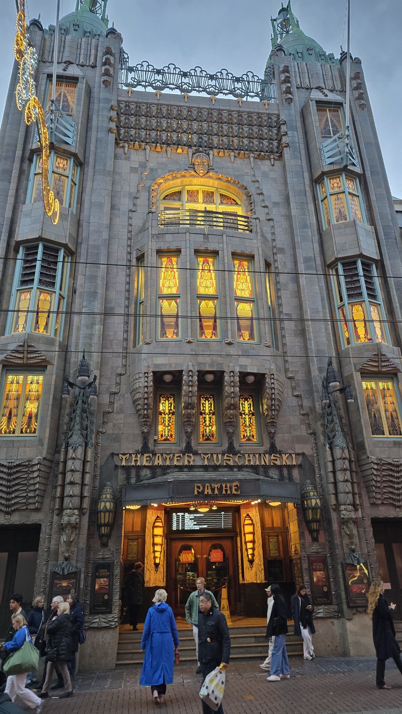 Экскурсия полностью оправдывает свое название. Благодаря Олегу, мы просто влюбились в этот город. Узнали очень много