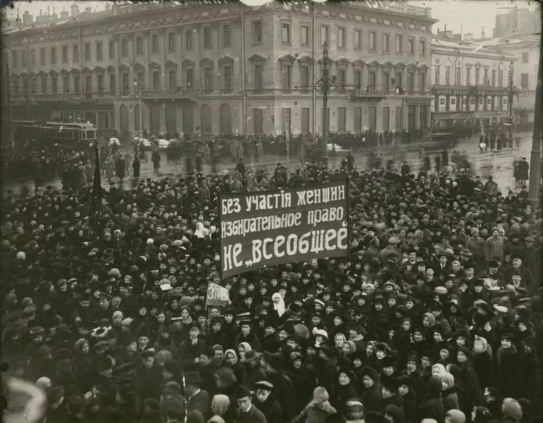 Невский проспект в дни революции