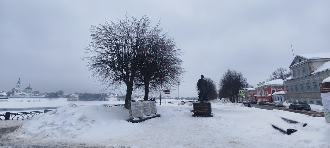 Нам очень все понравилось. Были семьёй с 2 подростками. Экскурсия насыщенная, интересная и запоминающаяся. Марина рассказывала