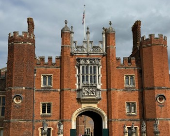 Виндзорский замок, дворец Хэмптон-корт, любимый паб короля, Камень судьбы