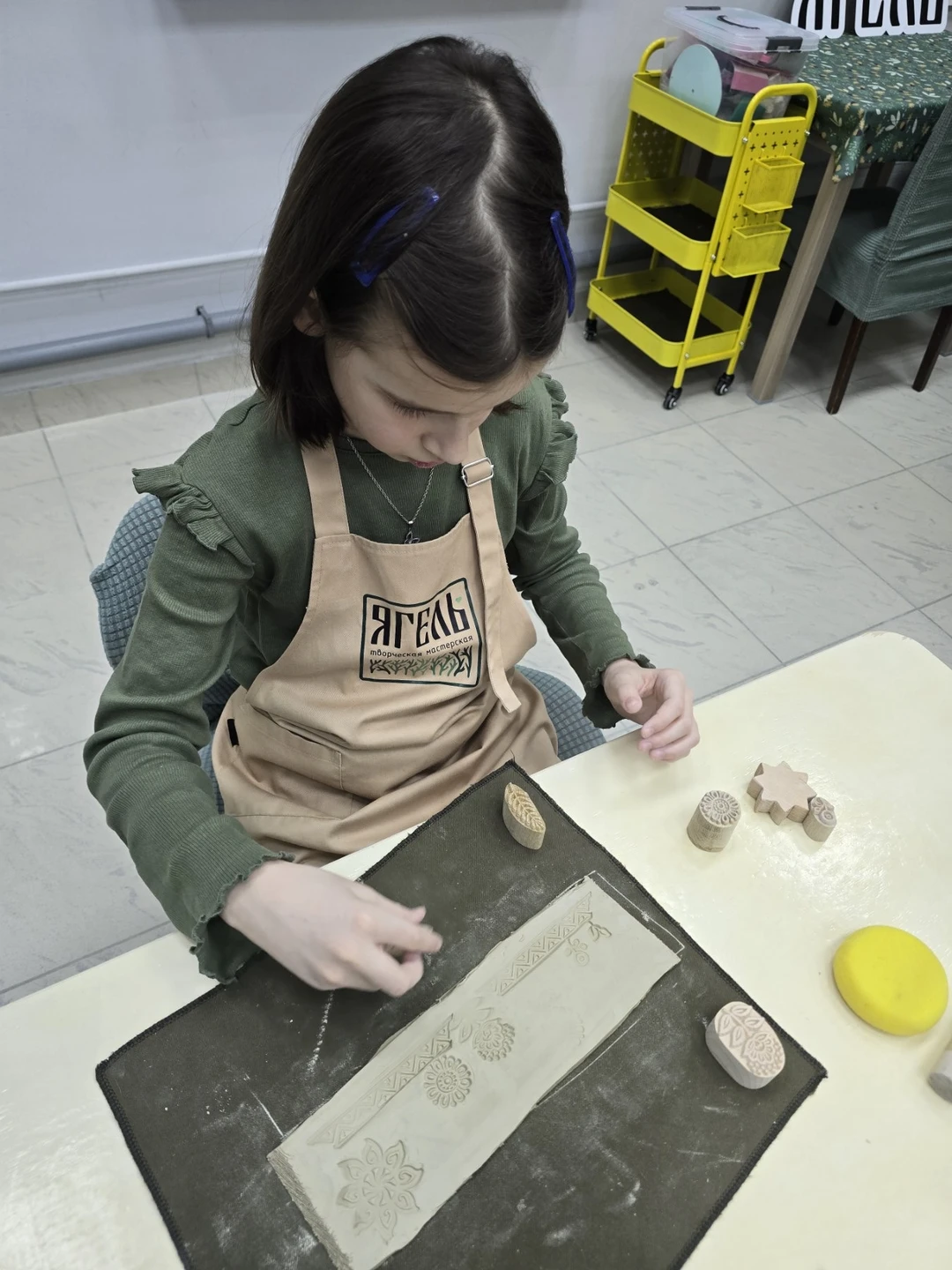 Получили огромное удовольствие, посетив занятие! Дружелюбная и творческая атмосфера, новые знания и очень интересный опыт изготовления