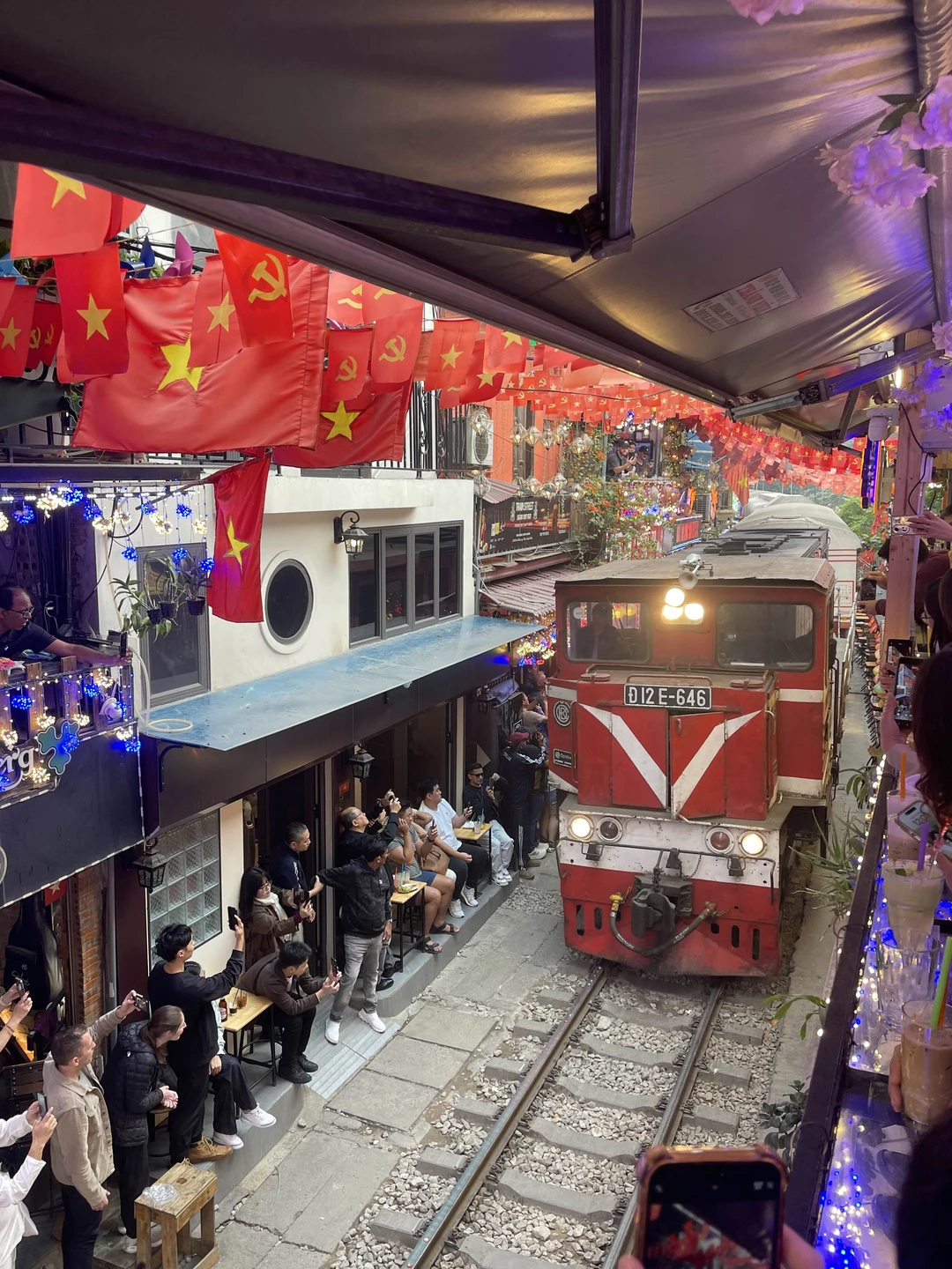 Спасибо Елизавете за отличную экскурсию по Ханою! Нам удалось погрузиться в жизнь этого мегаполиса и увидеть