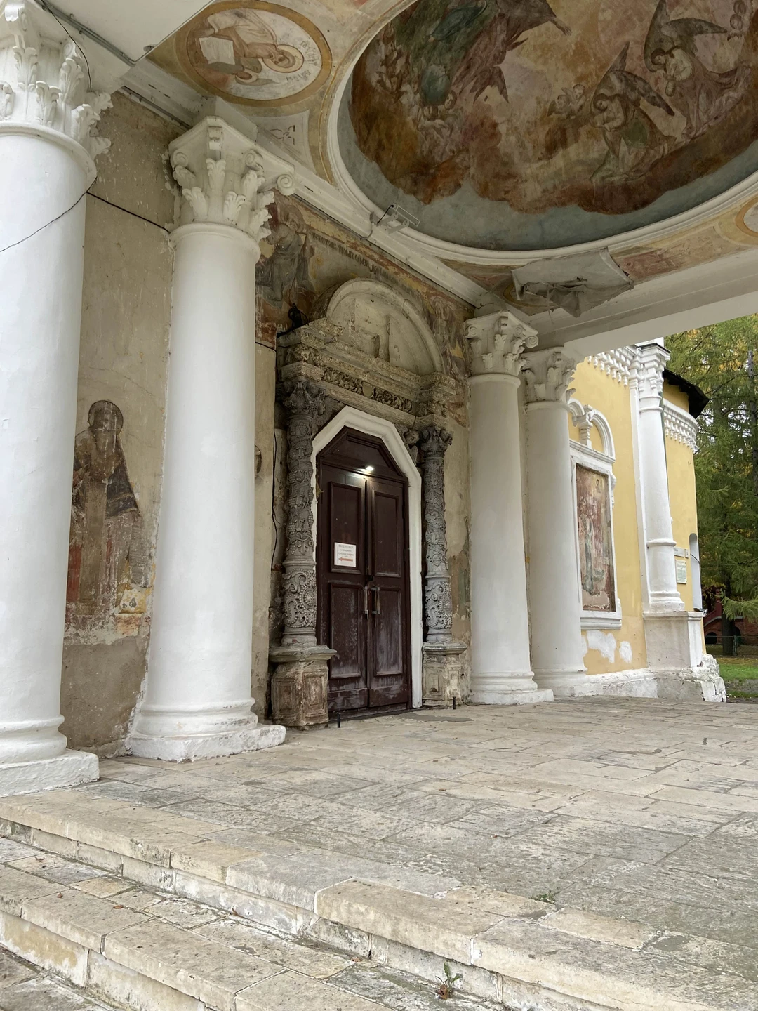 Хоть и произошла накладка с предоставлением гида на забронированное время, Нас присоединили к другой индивидуальной экскурсии!