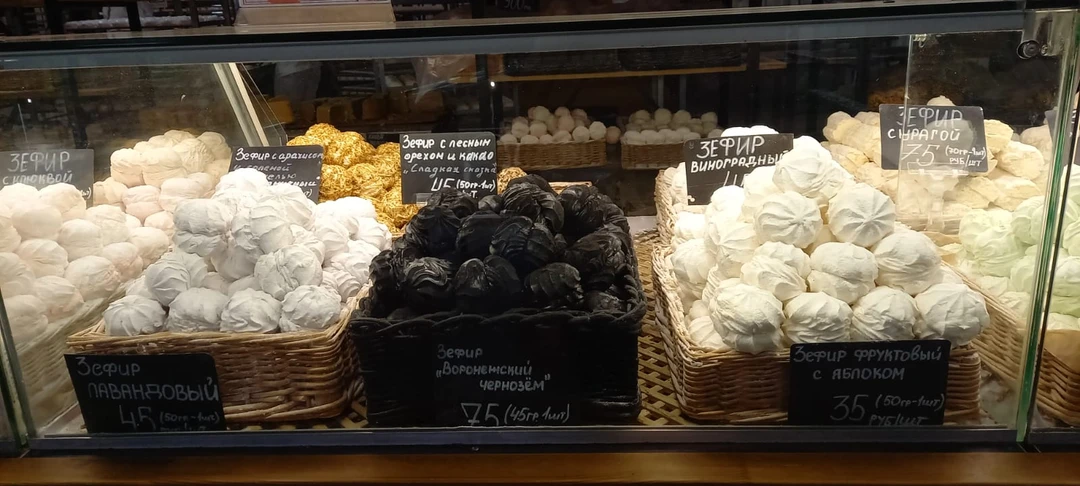 Экскурсия и экскурсовод выше всяких похвал! Образно выражаясь, мы получили ключ от города. В качестве ответов