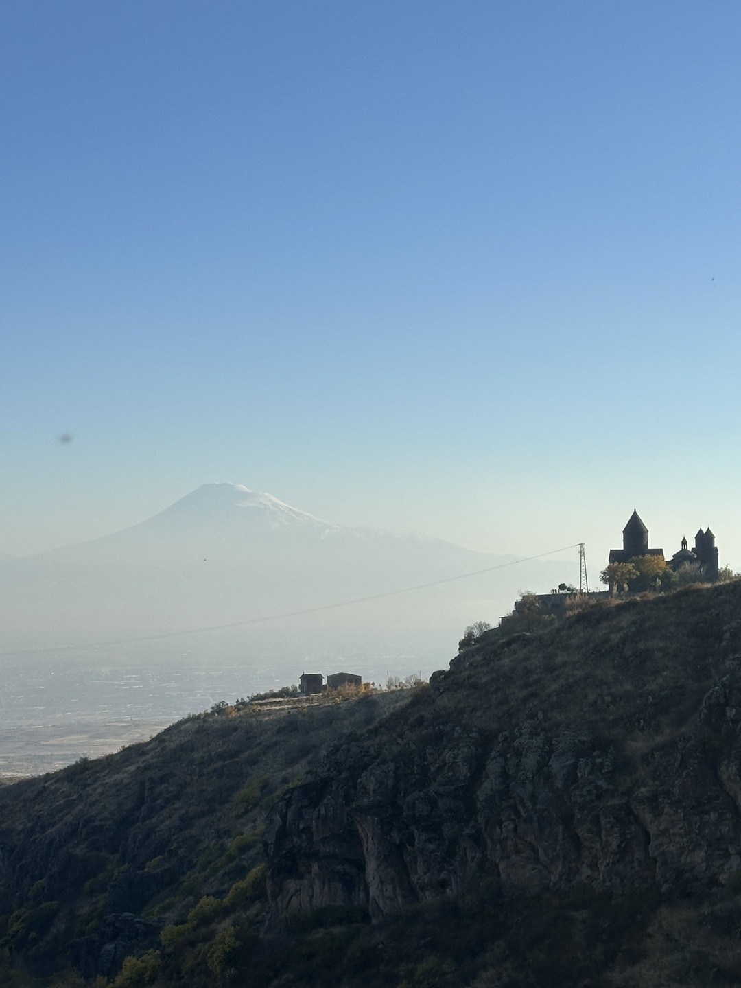 Мы были впечатлены местом, возможностью сюда попасть. Узнать историю людей, которые когда-то это создали. Благодарим Нарека