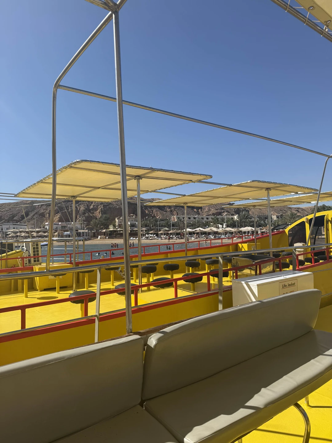 Восторг! Особенно для тех, кто побаивается плавать (или с детьми), но хочет посмотреть подводный мир. На