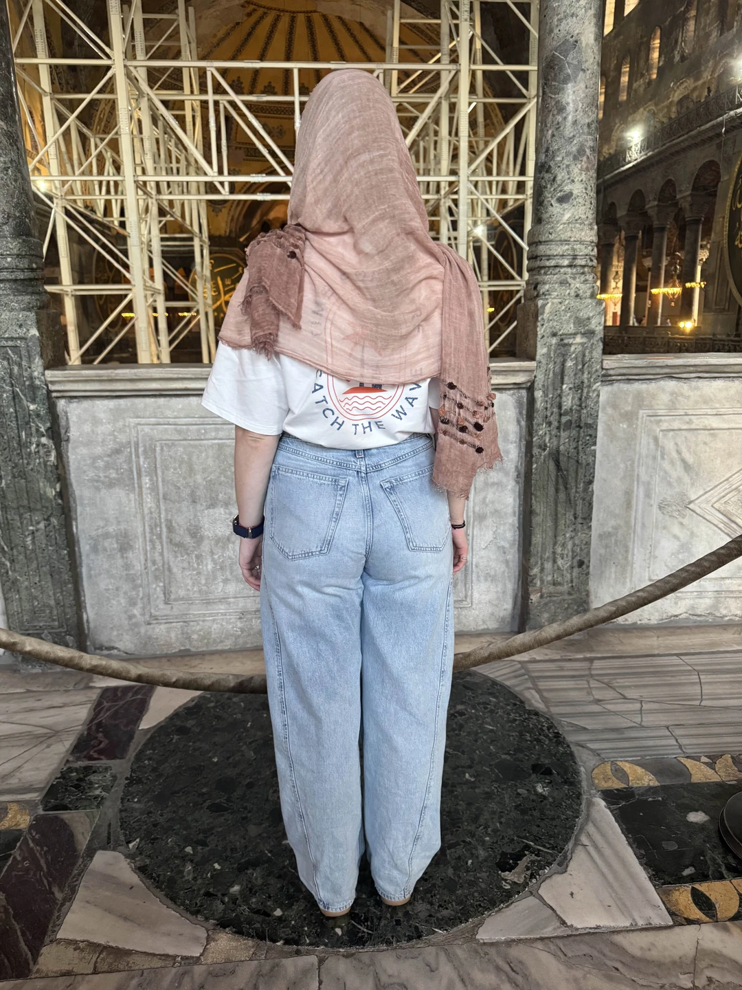 Сегодня мы посетили главные достопримечательности Стамбула, такие как Айя-София, услышали невероятную историю этого собора, побывали в