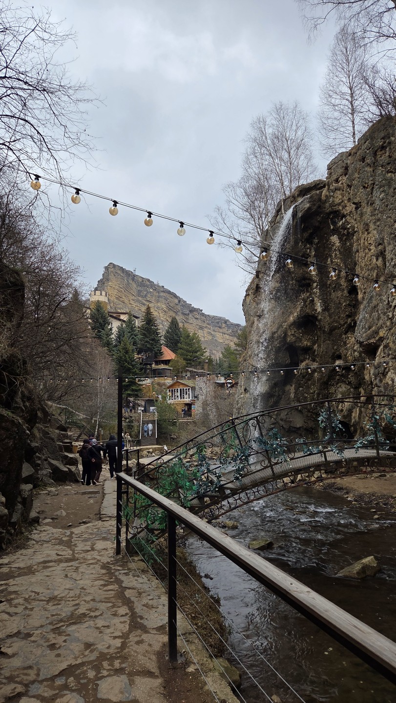 Спасибо Марату за интересную экскурсию, прекрасно и вкусно провели время. Посетили все заявленные локации и даже