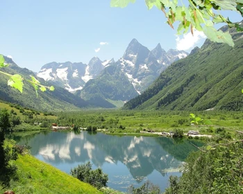 Горы Домбая и термальные бассейны комплекса «Жемчужина Кавказа»