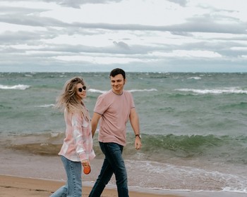 Прибытие, прогулка по экотропе, ужин и анимационная программа