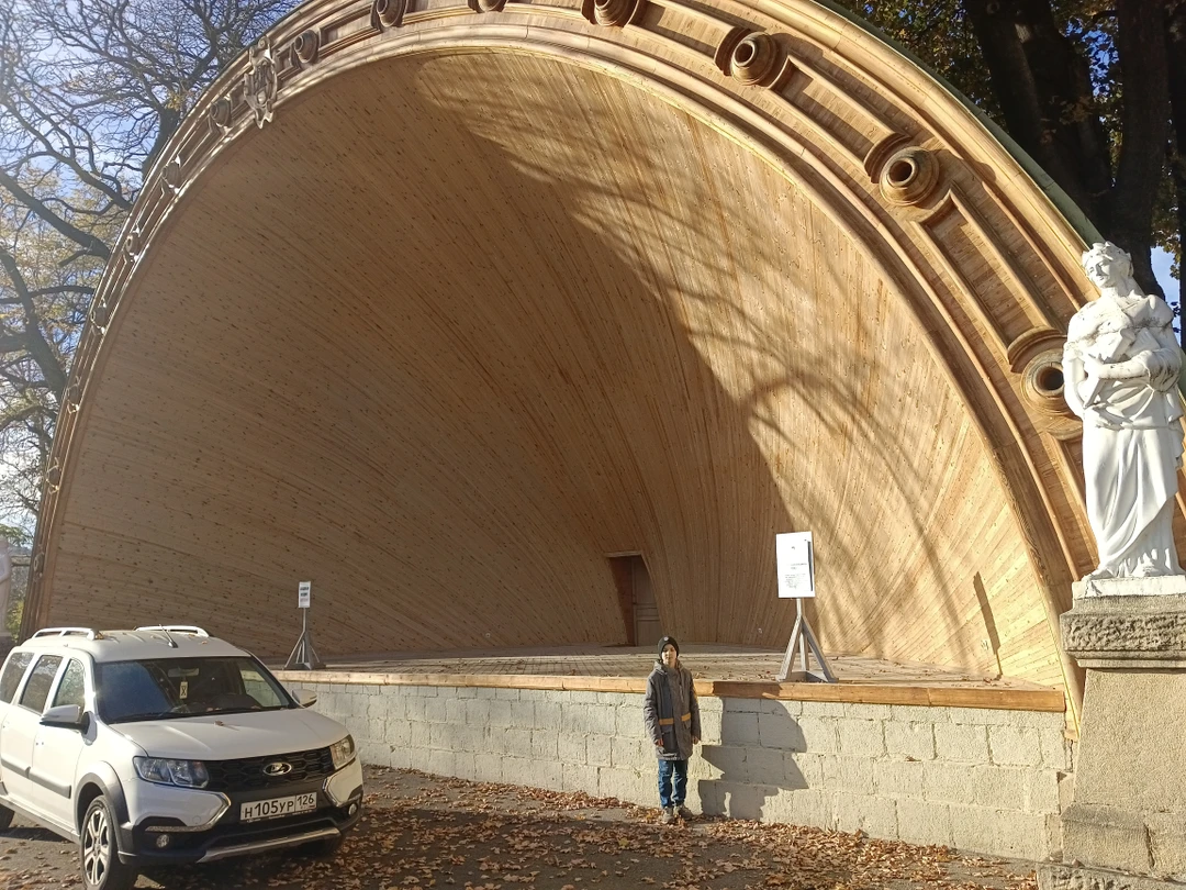 Спасибо за познавательную экскурсию. Прогулка была лёгкой и понятной, сын с удовольствием искал места съёмок из