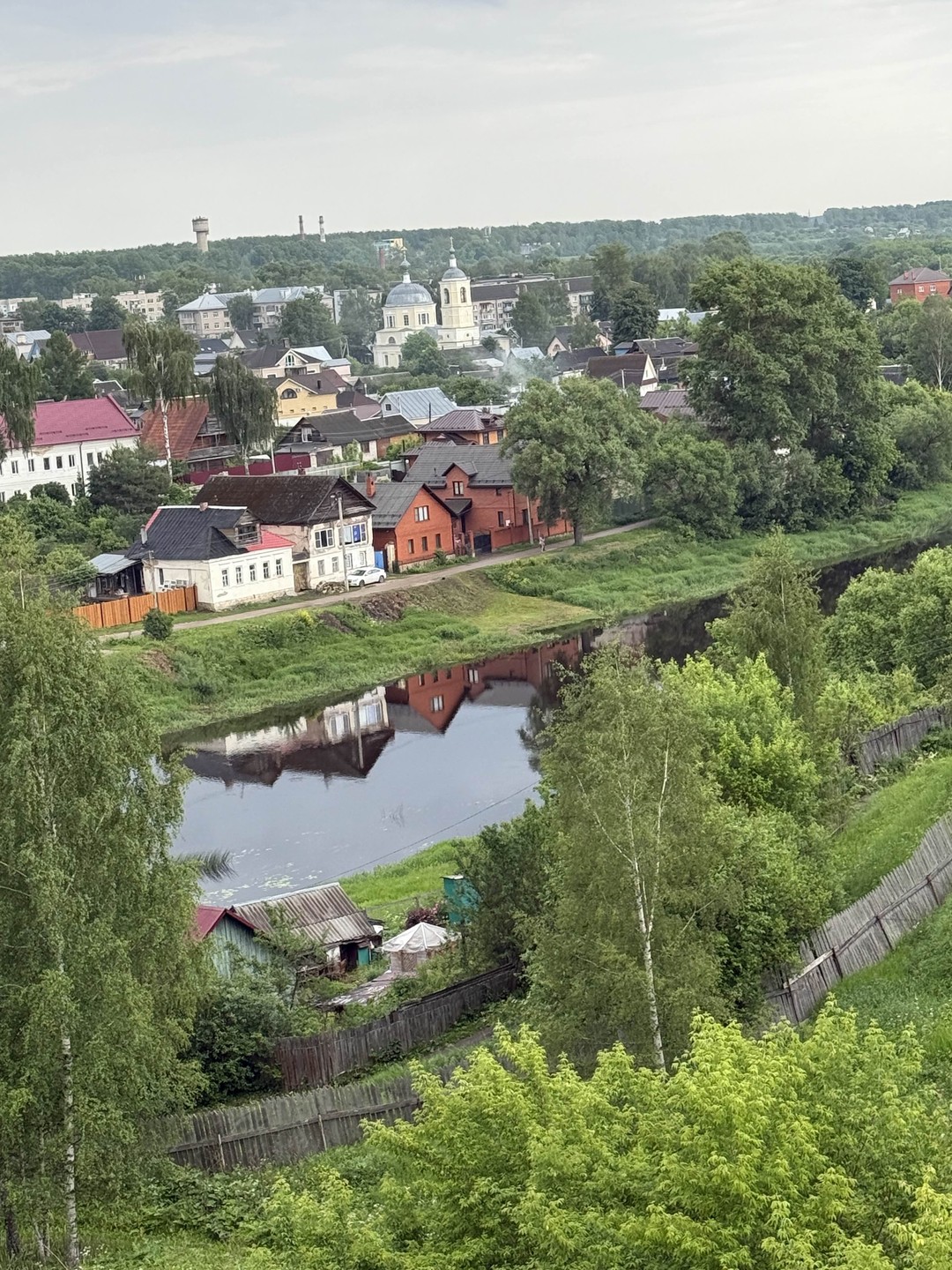 Мы были в Торжке в середине июня. Илья замечательный рассказчик, знает очень много про свой родной