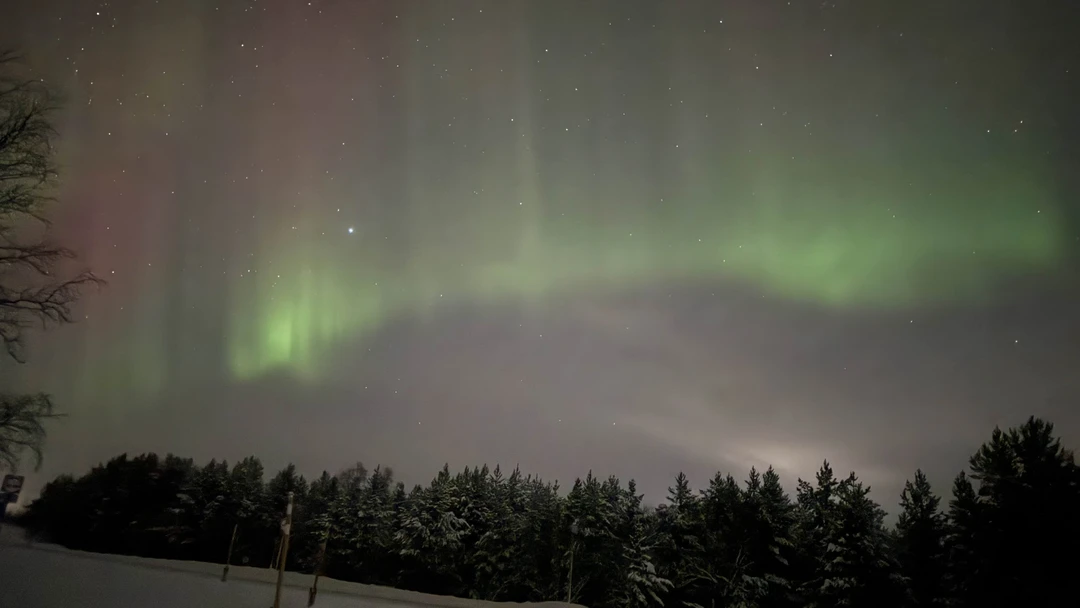 Не смотря на то, что природа всячески препятствовала тому, что бы мы увидели северное сияние, гид