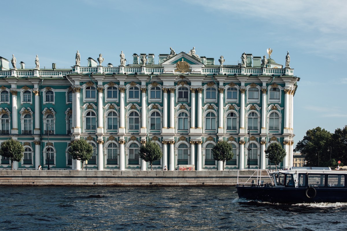Главное изображение экскурсии - Парадный Петербург на теплоходной прогулке