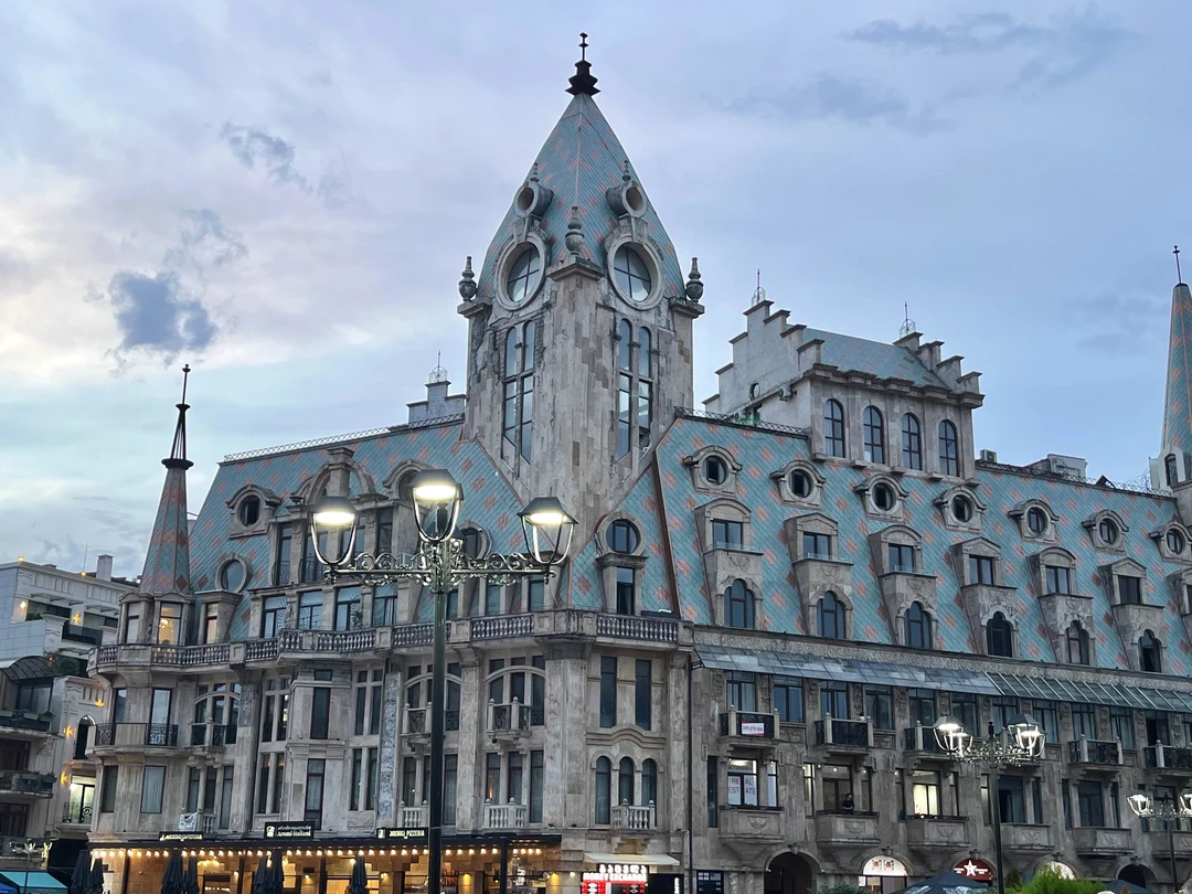 Очень интересная и познавательная экскурсия. В первые дни после приезда Батуми нас не впечатлил, но Олег