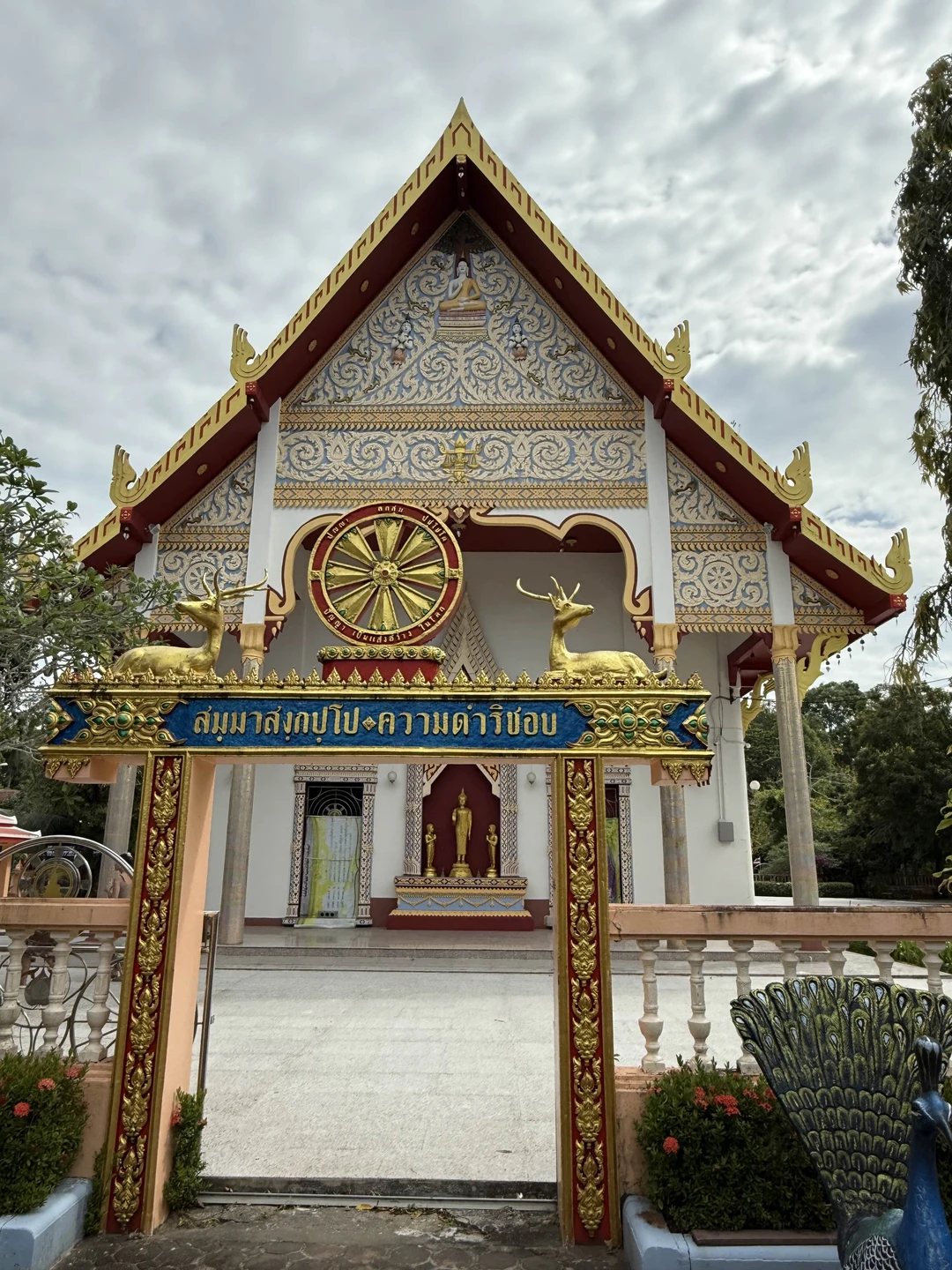 Брали экскурсию по Буддийским храмам. Посетили не только храмы, но еще и старый город, выпустили рыб