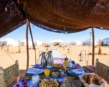 Рассвет среди песков и Атласские горы