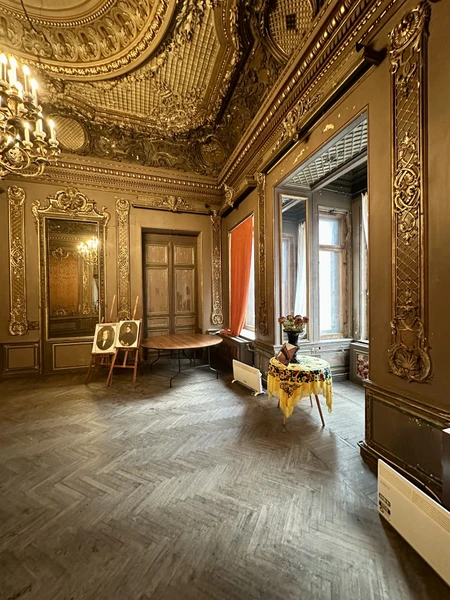 экскурсия подробная, познавательная, однако цена несколько завышена (с учетом обстоятельств). интересно было увидеть вживую интерьер из