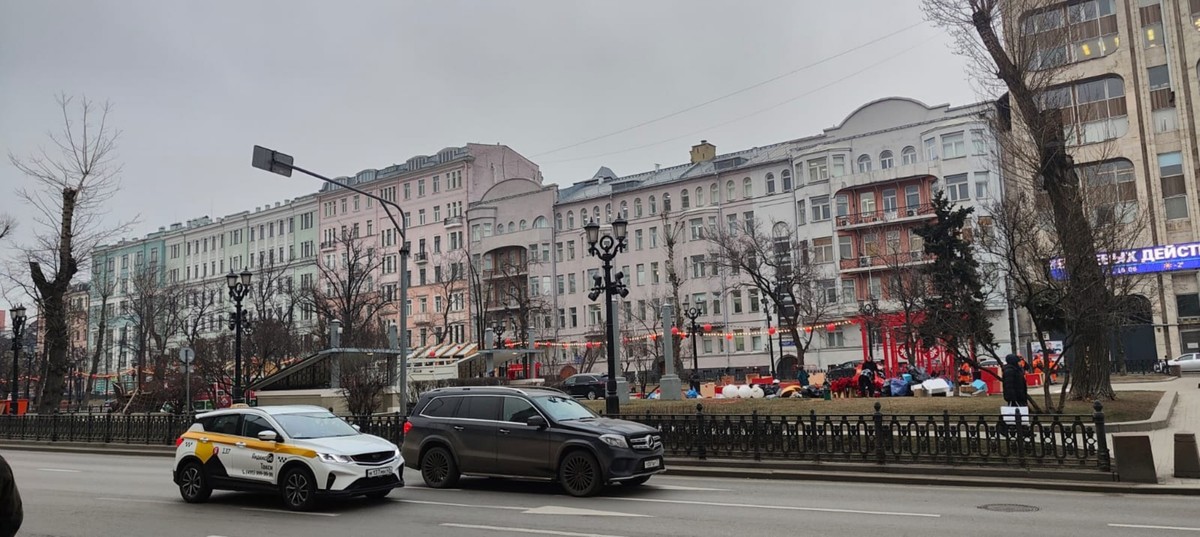Фото 2 - Экскурсия: "Прогулка по Тверскому бульвару и дегустация французского десерта (по желанию)"
