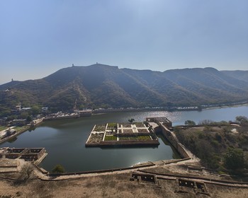 Форт Амбер, дворцы и обсерватория Джайпура, мастер-класс по росписи тканей, переезд в Агру