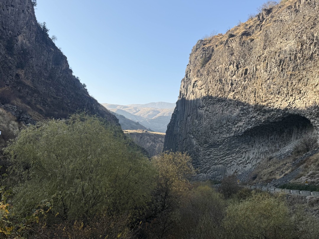 Спасибо Арарату за сказочную Армению. Арарат- очень душевный и заботливый гид. Все было легко, доступно, интересно