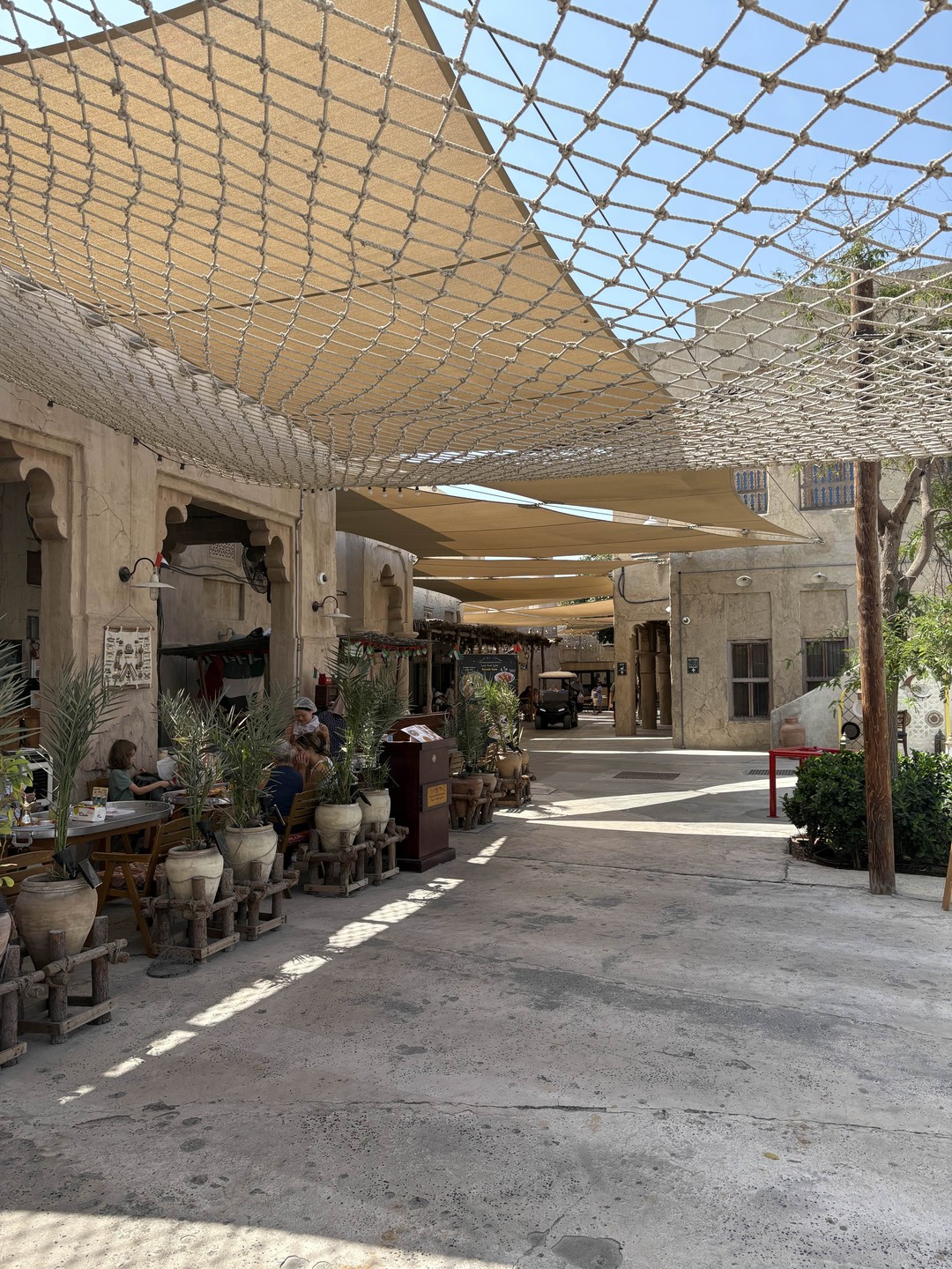 Дамир замечательный гид, душевный человек, который искренне делится городом, ещё и поторгуется за вас в магазине.