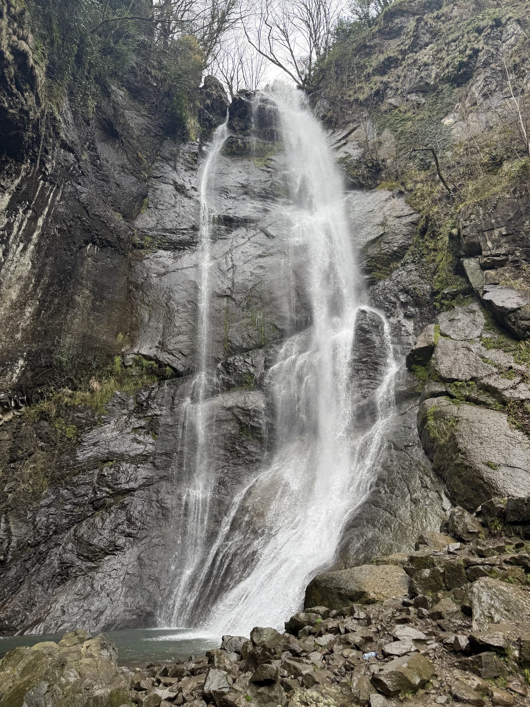 Посетили большую экскурсию с рафтингом, дегустацией вин и интересным рассказом о истории и настоящем Грузии и
