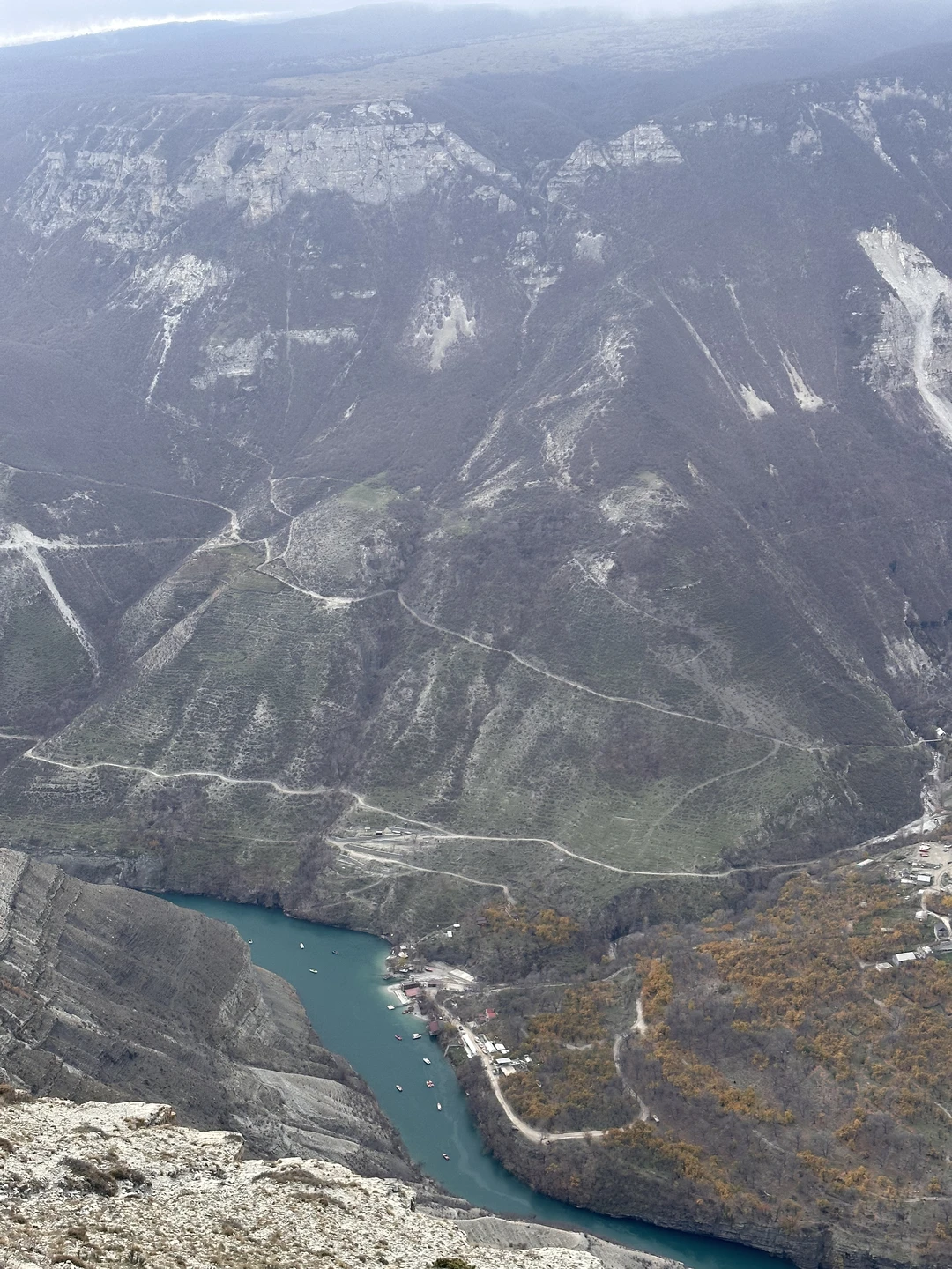 Очень довольны поездкой! Благодарим нашего гида Гаджимагомеда за интересные рассказы, безопасное вождение, такт и вежливость, погружение