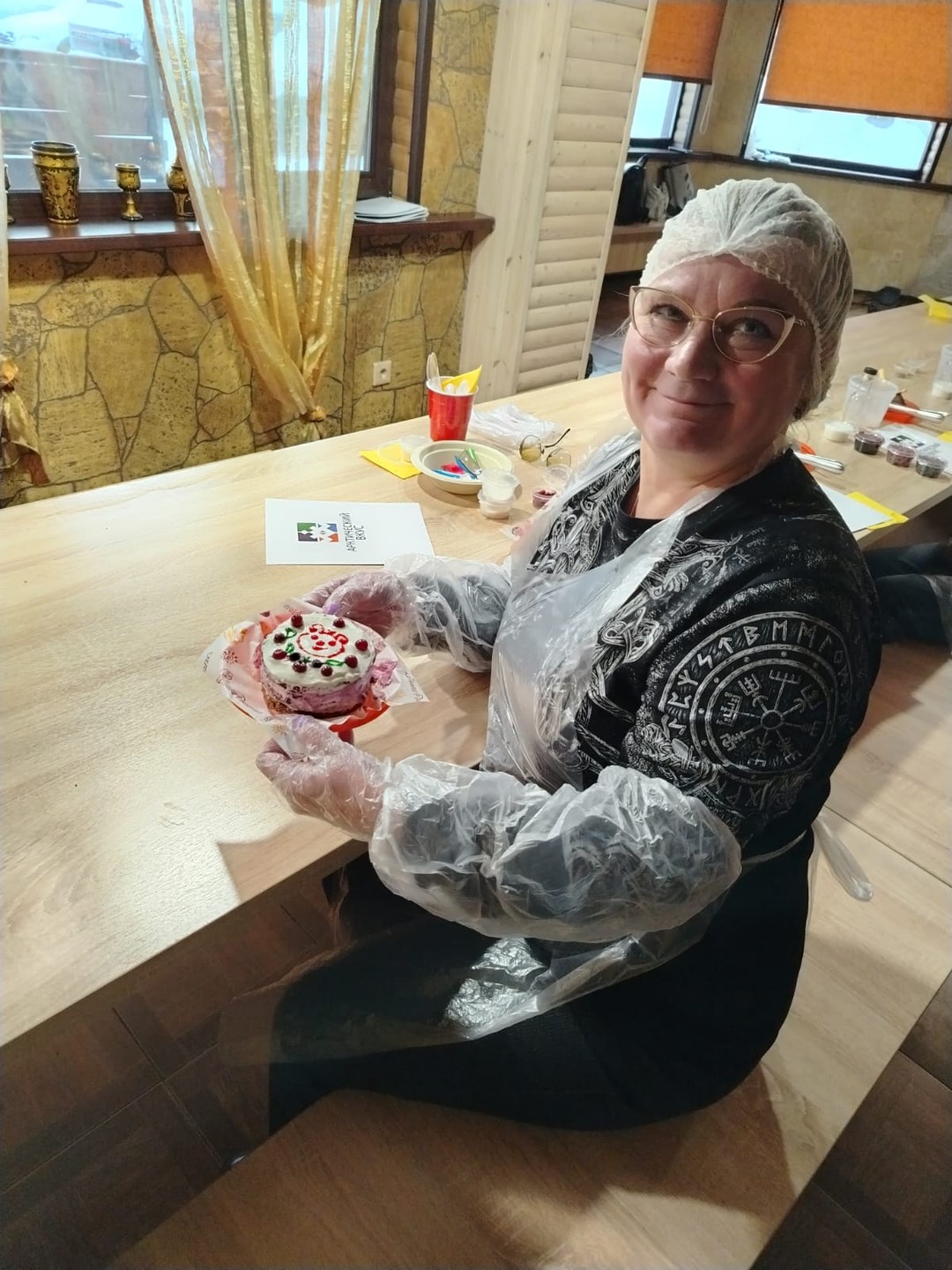 Сам мастер класс великолепен. Но, почему не продаётся сувенирная продукция? Вы же сами себе в убыток