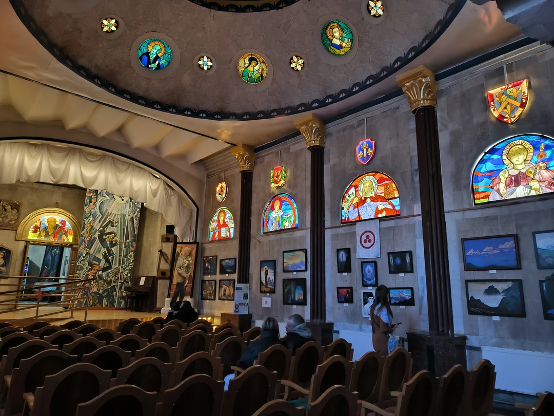 Руфат грамотно и уверенно с иронической нотой открыл все символы Казани. Путешествие было в будний день