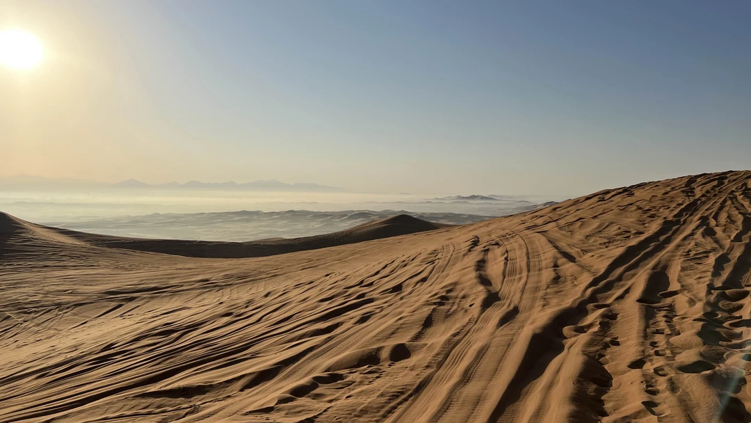 Отличное начала дня. Выехали в 6:30 утра и успели вернуться на завтрак в отель. Песок в