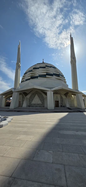 Экскурсию вел Омар. Отзыв хочу начать со слова спасибо. Омар философ и историк по образованию. Идеально