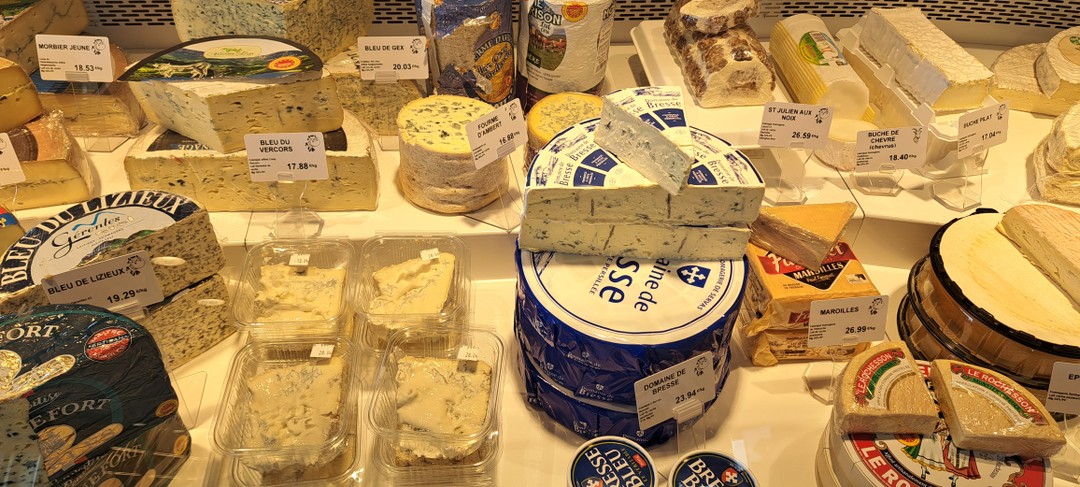 Разносторонняя эрудиция, приятная беседа, яркие впечатления, продуманный маршрут, гастрономический восторг и внимание к путешествующим - это