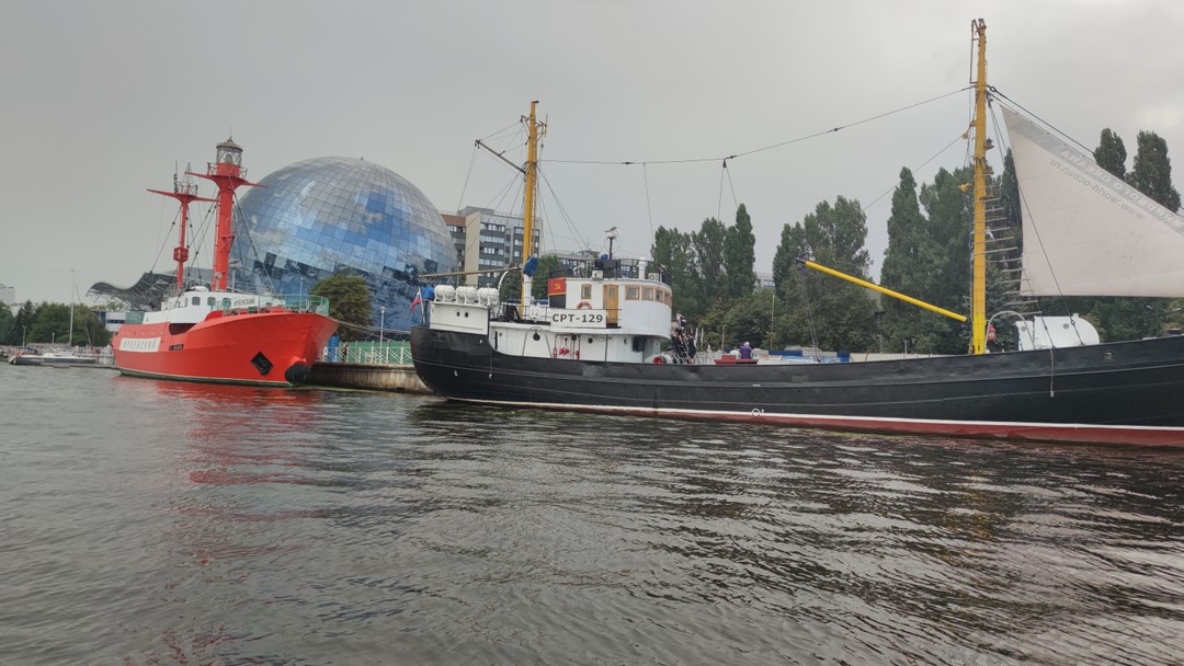 Прогулка очень понравилась. Константин гид и он же капитан молодец. Рассказывает хорошо без всякой лишней информации.