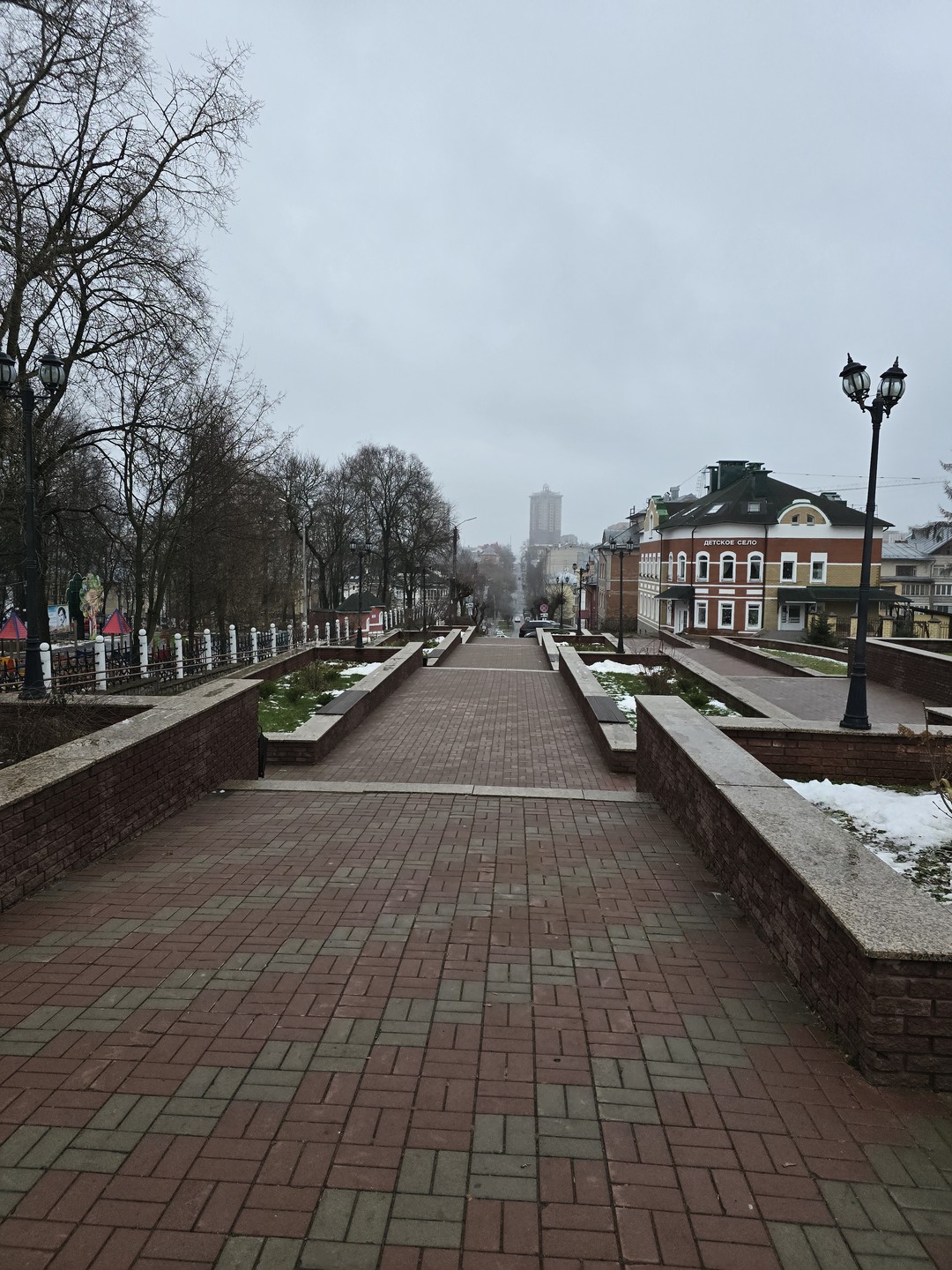 Очень, очень приятный молодой мужчина