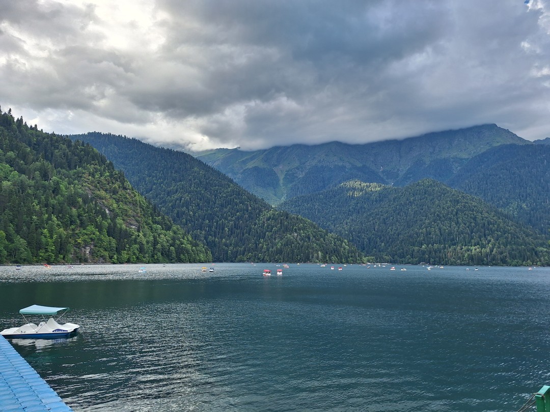 Абхазский драйв: озеро Рица и Гегский водопад (Яна)
