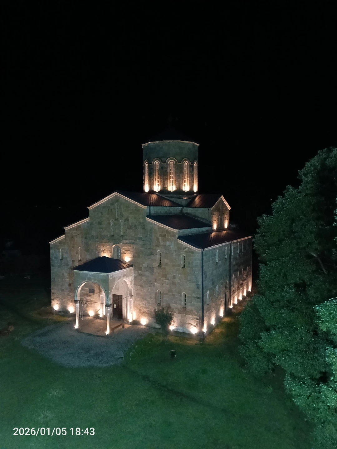 Великолепная программа! За 12 часов удалось увидеть четыре уникальных христианских памятника Абхазии, каждый со своей атмосферой.