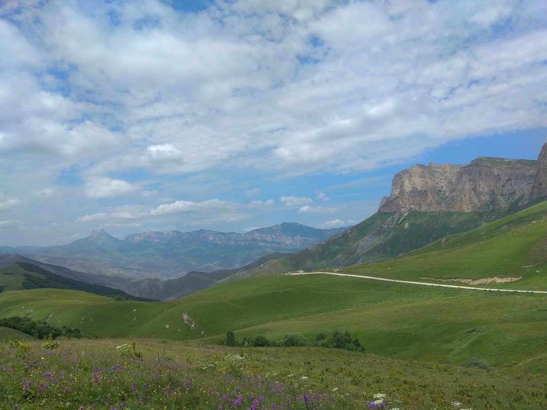 Экскурсия очень понравилась. Алексей интересно рассказал об истории Кавказских народностей, природу образования Кавказского хребта, показал три