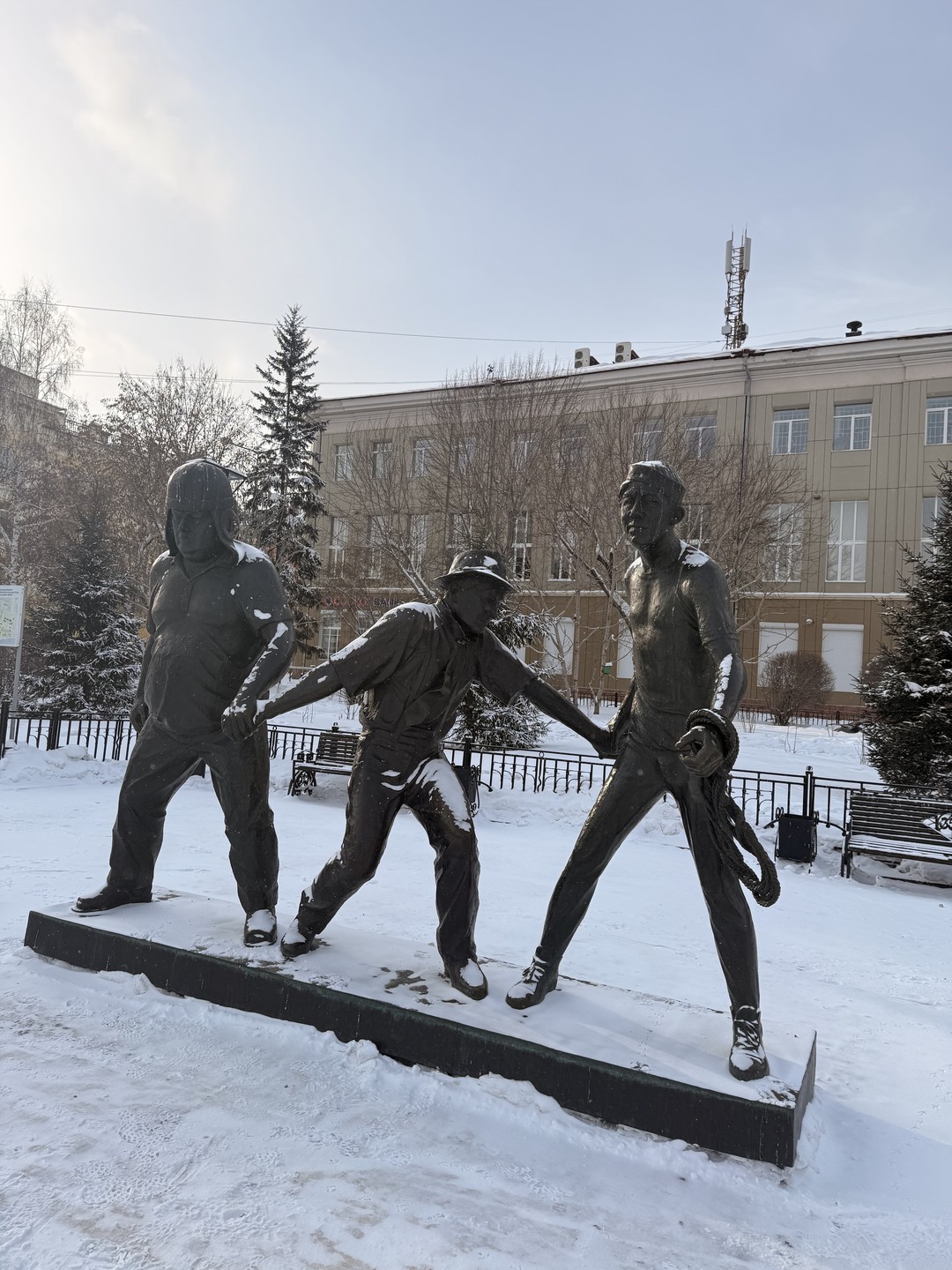 Прекрасная экскурсия. Оля замечательно владеет материалом. Отвечает на все вопросы))) Знает научные факты, исторические, легенды. Нам