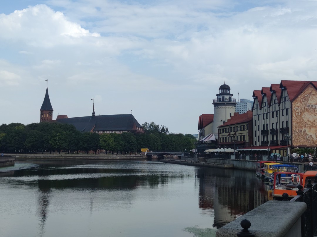 Прогулка очень понравилась. Константин гид и он же капитан молодец. Рассказывает хорошо без всякой лишней информации.