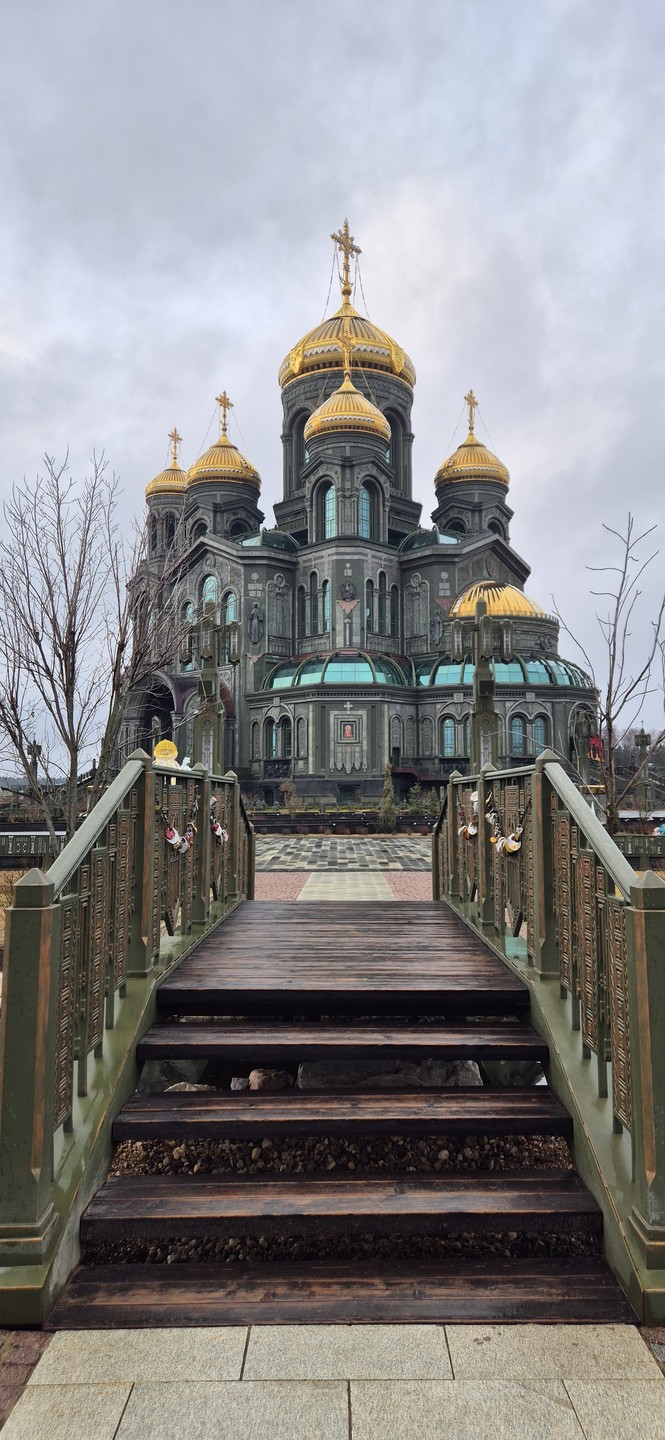 Экскурсия из Москвы в парк «Патриот» и храм Вооружённых сил (Екатерина)