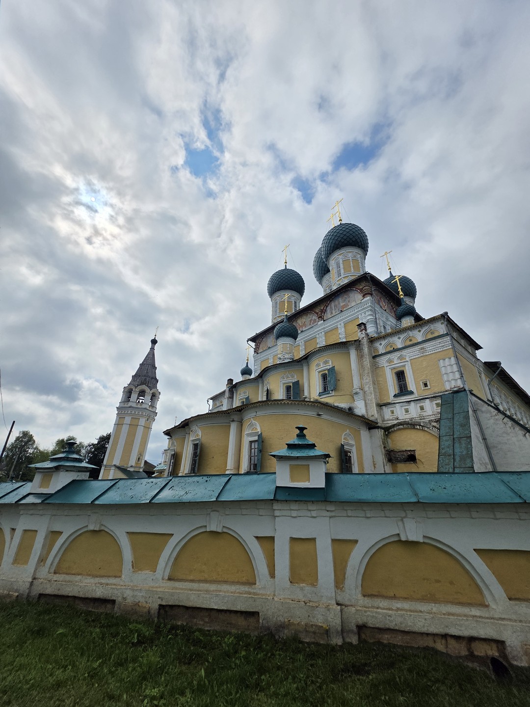 Романо-Борисоглебск - маленький городок с богатой историей. Здесь нет моста между романовским и борисоглебским берегами, поэтому