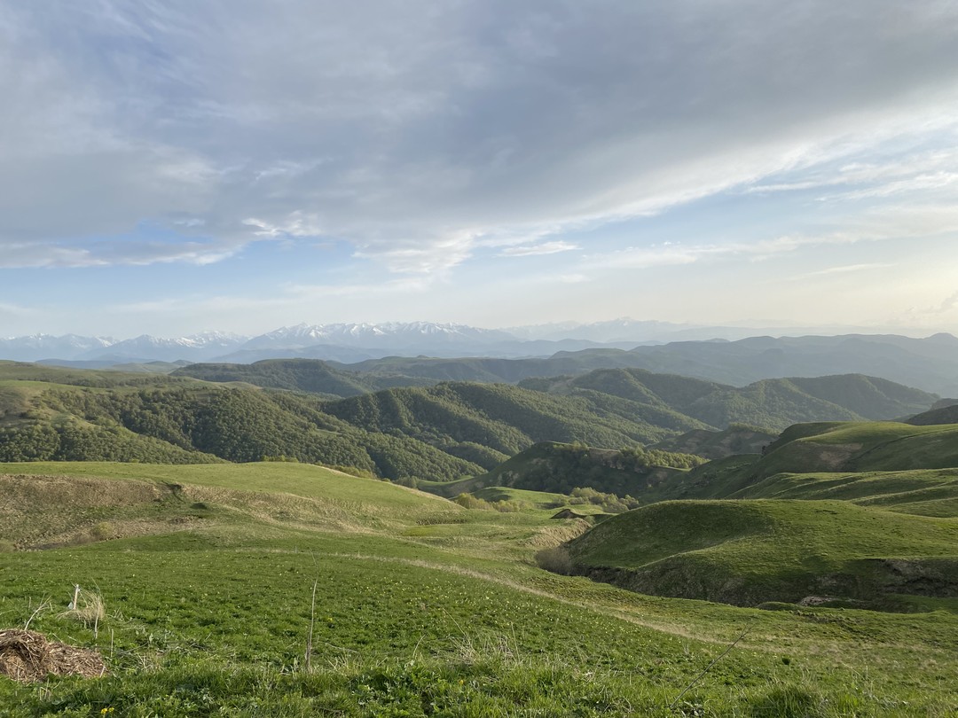 Путешествие очень понравилось) Олег хороший рассказчик, знает на 5 маршрут, рекомендует хорошие кафе с вкусное едой)